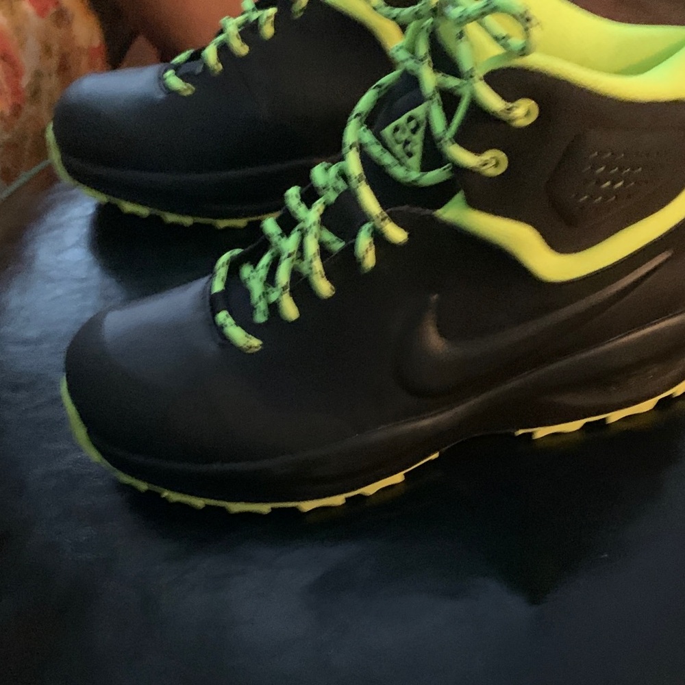 Nike ACG Terrain Boot Volt